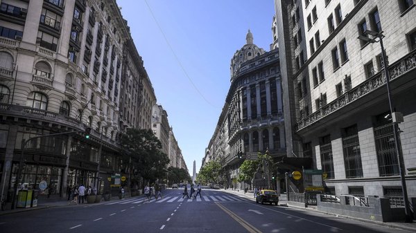Colectivos vacíos y calles desiertas en el primer día de aislamiento estricto en Buenos Aires - Megacadena — Últimas Noticias de Paraguay