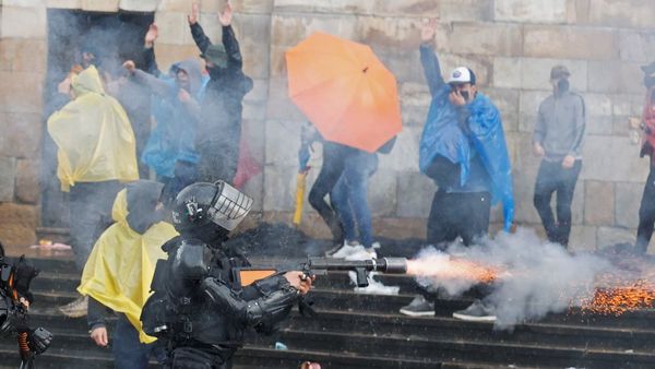 Asesinan a un policía y hieren a dos más durante protestas en Colombia