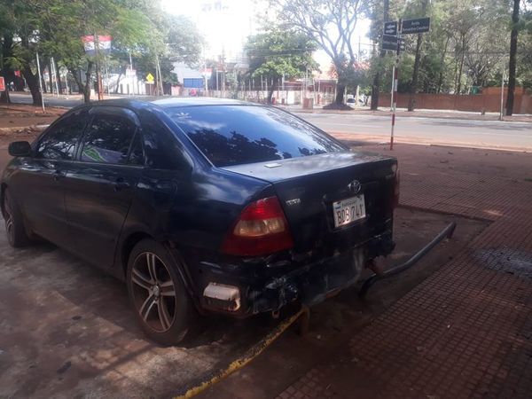 Hallan abandonado vehículo usado en asalto - ABC en el Este - ABC Color