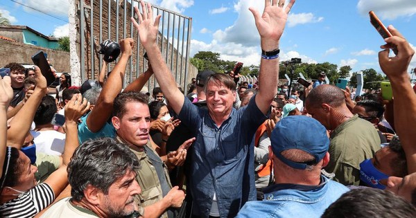 La Nación / Bolsonaro será multado por promover aglomeración