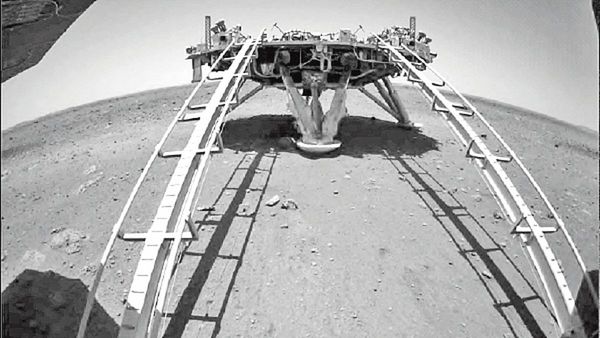 Primer astrovehículo chino comienza a explorar Marte