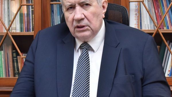El cartismo apuesta a renovar el TSJE y arden negociaciones