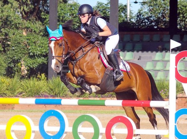 Agostina Llano, la mejor en 1.40 - Polideportivo - ABC Color