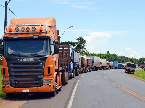 Camioneros inician paro indefinido a partir de  mañana en todo el país - Nacionales - ABC Color