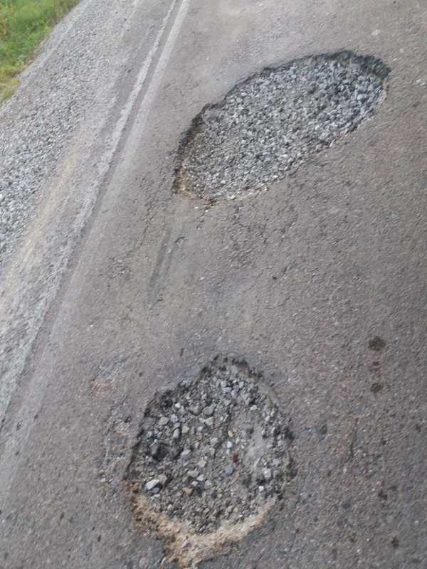 Camino a Vallemi lleno de baches
