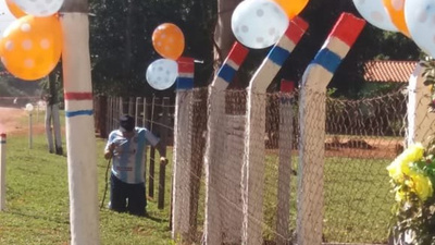 Crónica / [VÍDEO] La Virgencita le cumplió el milagro y ¡caminó 1 km de rodillas!