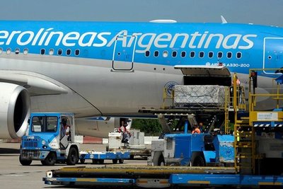 Vacunas en Argentina: llegaron más de 200 mil dosis de AstraZeneca y volaron en busca de más Sputnik - ADN Digital