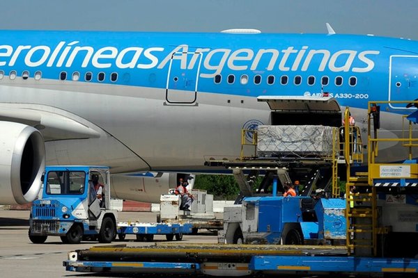 Vacunas en Argentina: llegaron más de 200 mil dosis de AstraZeneca y volaron en busca de más Sputnik - ADN Digital