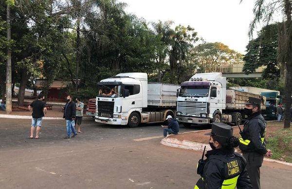 Paro indefino de camioneros arranca este lunes en todo el país - La Clave