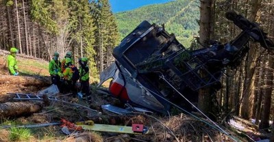 ¡Tragedia mortal en Italia! Cae cabina de teleférico y deja a 12 personas fallecidas
