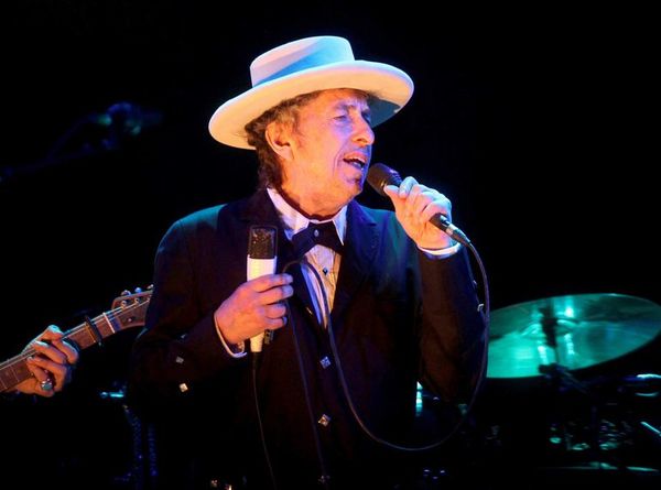Bob Dylan cumple 80 años como leyenda viva de la música folk rock - Música - ABC Color