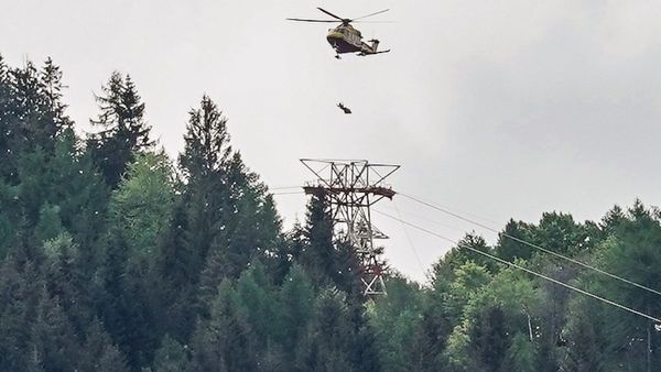 Trece muertos al caer un teleférico en Italia