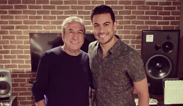 Diario HOY | Carlos Rivera cumple su sueño de cantar con El Puma “Agárrense de las manos”