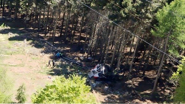 Cayó un teleférico en Italia: nueve muertos y dos heridos graves