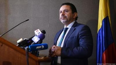 En plena crisis renuncia el alto comisionado para la Paz de Colombia