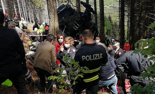 Cayó un teleférico en Italia: 13 muertos y dos heridos graves