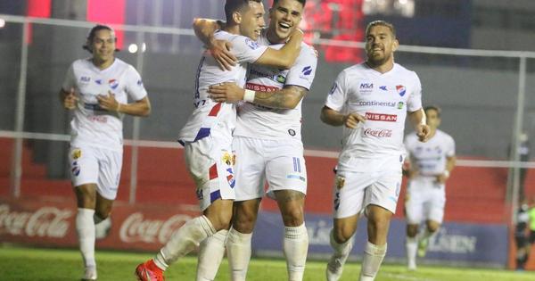 Nacional recibe a River Plate y deberá ganar para mantener la ilusión