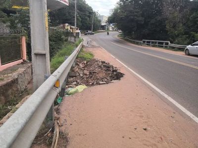 Lamentable estado de la avenida Defensores del Chaco - Crónicas Ciudadanas - ABC Color