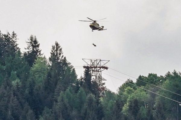 Trece muertos al caer un teleférico en Italia