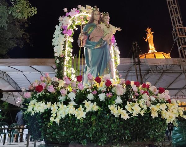 Multitudinario inicio, pero respetando medidas sanitarias, de celebraciones en honor a María Auxiliadora - Nacionales - ABC Color