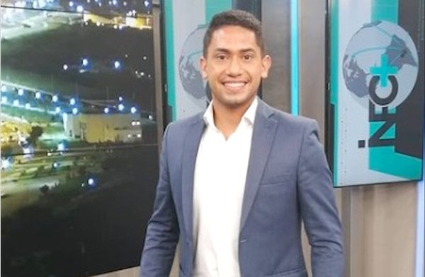 Crónica / Con un meme convirtieron a periodista en galán de novela
