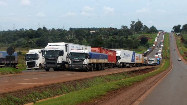 35.000 camioneros paran hoy en protesta por incremento del gasoil