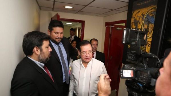 Defensa de Cuevas de vuelta pide suspensión de audiencia