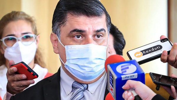 Ministros de Salud y Educación están en la mira de los diputados