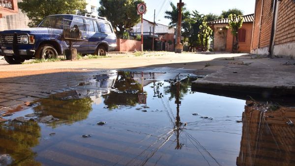 Registran cloaca a cielo abierto en calle capitalina