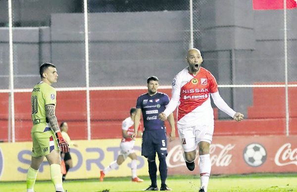 Un “Loco” dio Libertad al festejo  - Fútbol - ABC Color