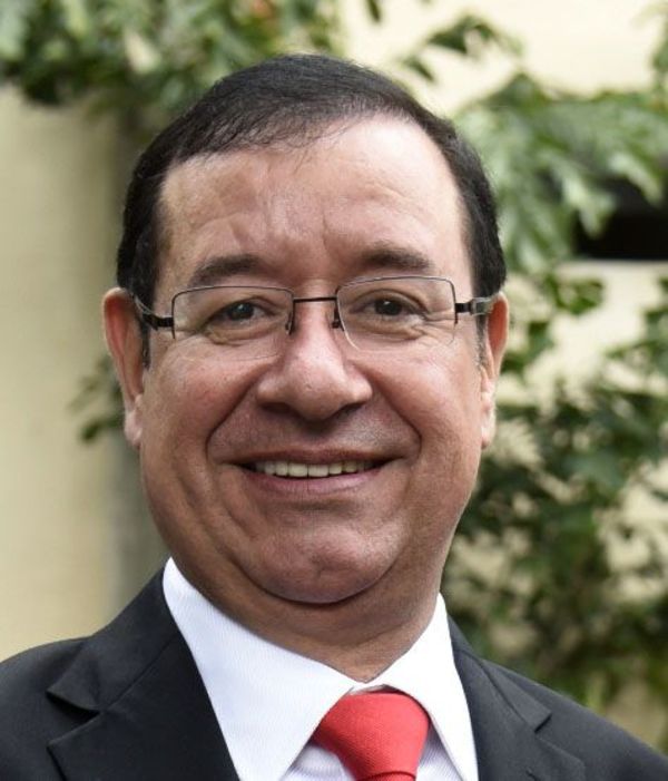 La defensa de Cuevas pide suspender audiencia clave - Nacionales - ABC Color