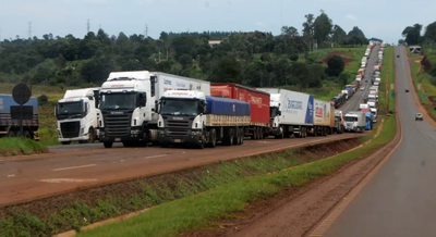 35.000 camioneros paran hoy en protesta por incremento del gasoil - Noticiero Paraguay