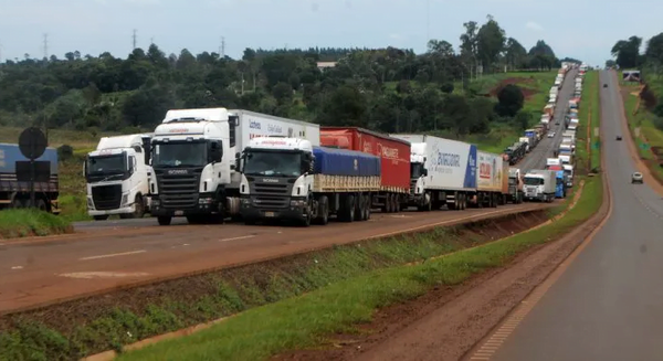 35.000 camioneros paran hoy en protesta por incremento del gasoil - Noticiero Paraguay
