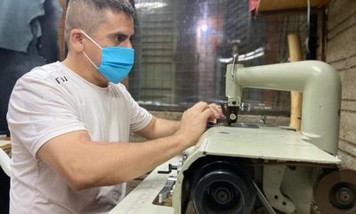 Un hombre privado de libertad realiza excelentes trabajos de marroquinería