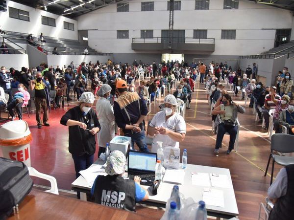 Inmunizarán a encamados, mientras se espera que lleguen más dosis hoy - Noticiero Paraguay