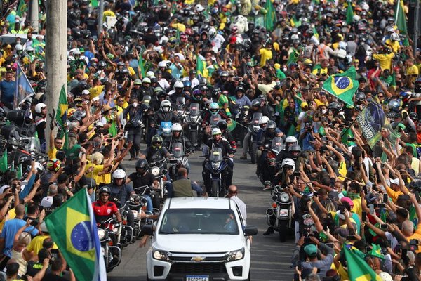 A las puertas de una tercera ola del Covid, Bolsonaro vuelve a encabezar multitudinaria caravana - ADN Digital