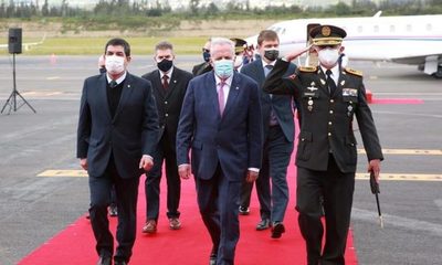 Hugo Velázquez viajó a Ecuador para transmisión de mando de Guillermo Lasso