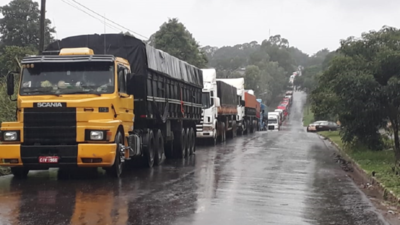 Paro de camioneros es por conflicto con precio del flete, alega Gobierno