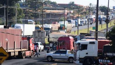 Sindicato de camioneros afirman que paro es por tiempo indefinido
