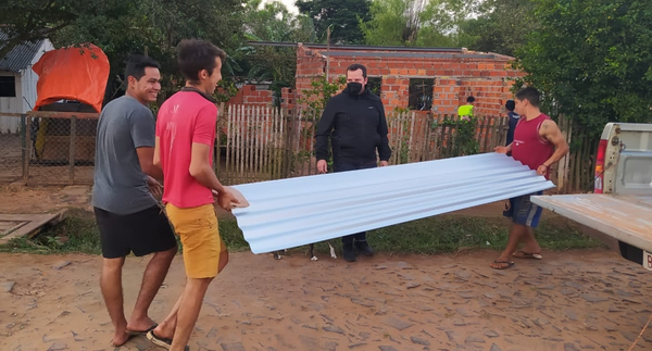 Guairá: Gobernación entrega chapas a familias de varias zonas - Noticiero Paraguay