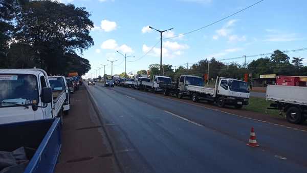 Reportan paro de camioneros en Ciudad del Este - La Clave
