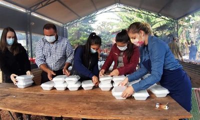 Distribuyen almuerzo en homenaje a María Auxiliadora