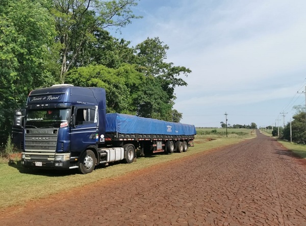 Gobierno y transportistas se reúnen en medio del paro en el sector