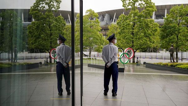 Japón moviliza a sus tropas para acelerar la vacunación
