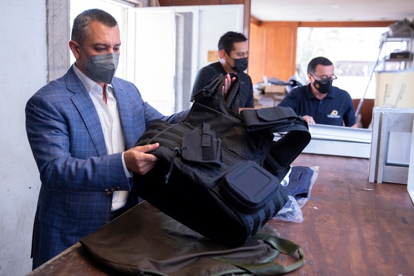 La violencia en México dispara la demanda de blindajes y chalecos antibalas - MarketData