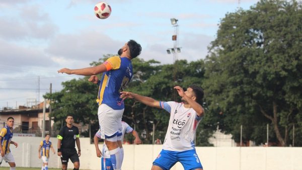 Frenan al puntero de la Primera B