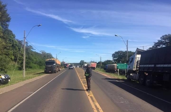 Diario HOY | Paro de camioneros: cierre intermitente de ruta en varios puntos del país