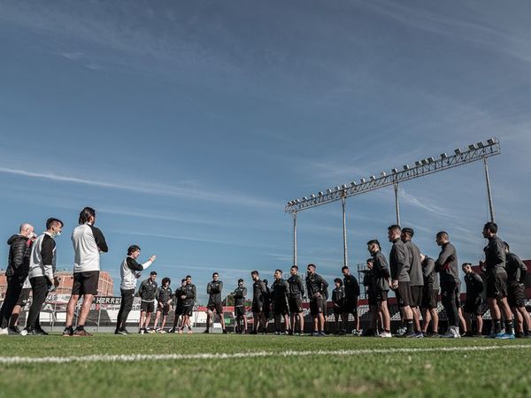 El campeón y los 27 convocados para buscar el boleto a los octavos de final - Libertad - ABC Color