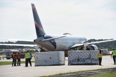 Con retraso, pero llegaron las 250.000 vacunas de Sinopharm