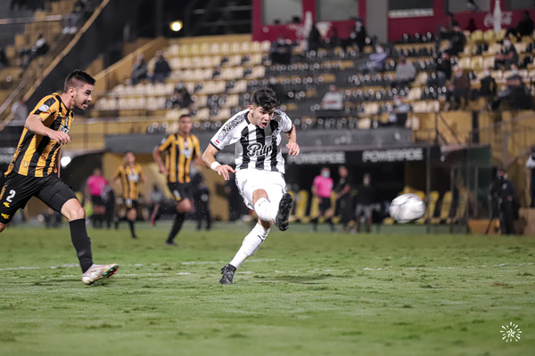 “Mi primer título, un sueño hecho realidad”, la alegría de la ´joya` de Libertad por el campeonato - Megacadena — Últimas Noticias de Paraguay